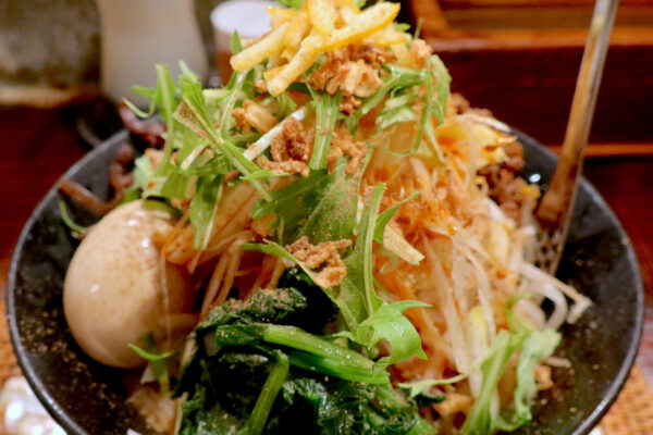 沖縄はすでに冷やしが始まってます！ 牧志「麺屋 雉虎」で赤猫の冷やし担々麺