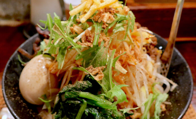 沖縄はすでに冷やしが始まってます！ 牧志「麺屋 雉虎」で赤猫の冷やし担々麺