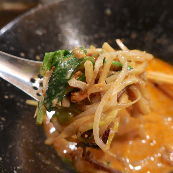 きくらげ、もやし、ほうれん草… 野菜で〆