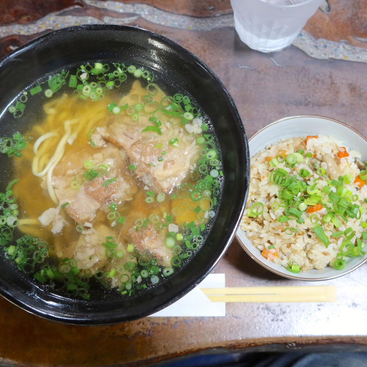 軟骨ソーキそば 小（1,100円）＋じゅうしぃ（400円）