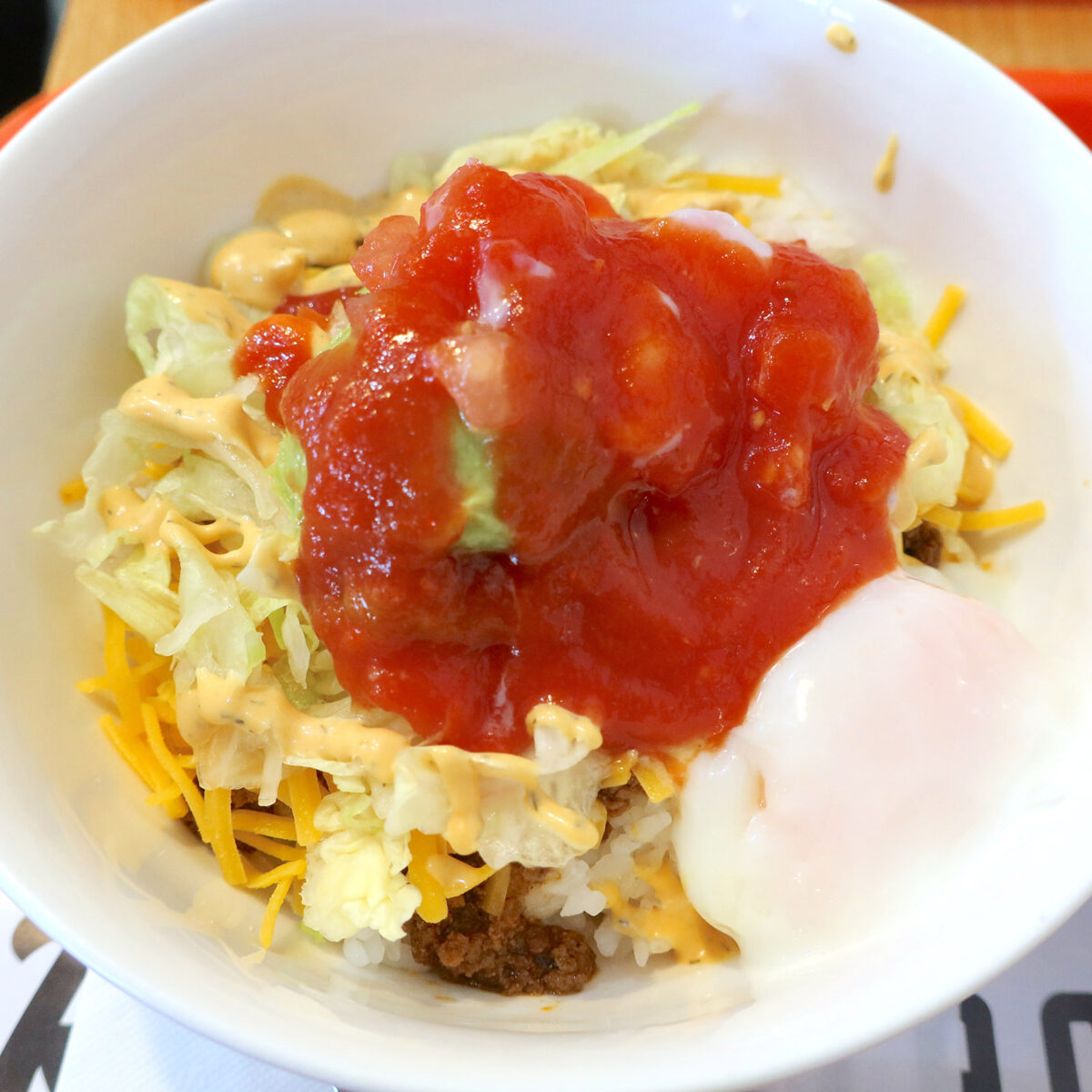 サルサ、温玉をIN