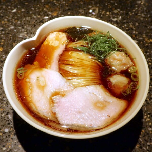 支那そば 黒醤油 特製（1,800円）