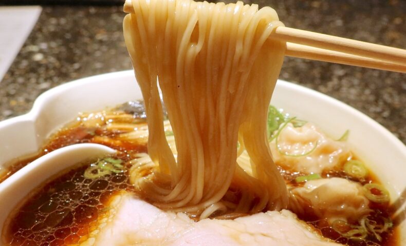 那覇・前島「Lang Tang」でロールスロイスなラーメン・支那そば 黒醤油 特製