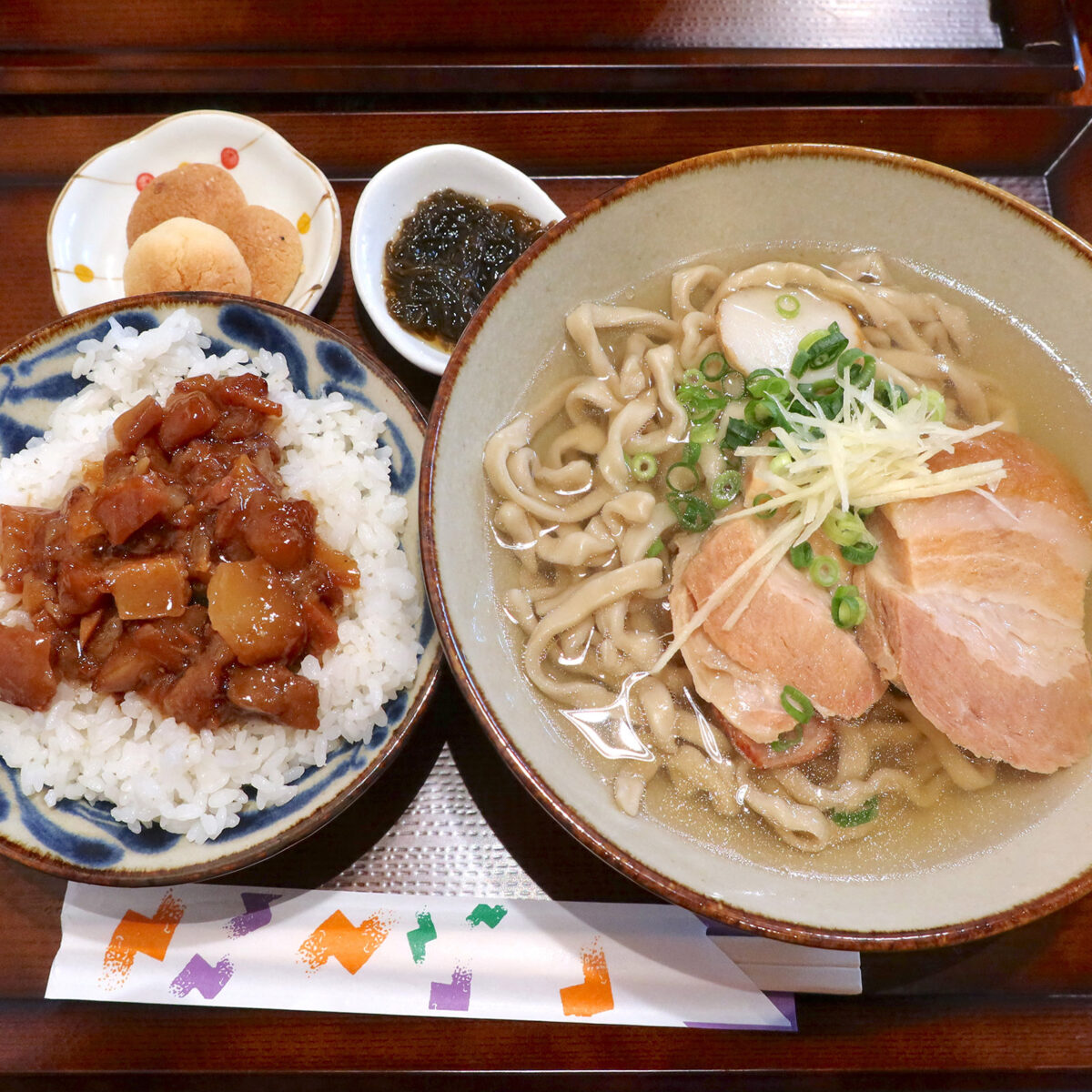 沖縄そば(800円)+油みそごはん(200円)