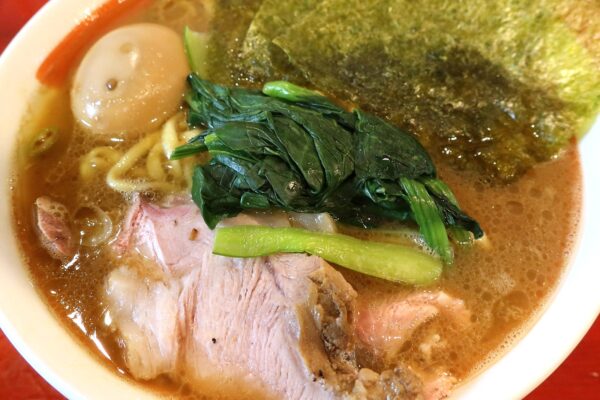 【沖縄家系の日】宜野湾「麺と飯ソウハチヤ がろんちゃん店」で家系ラーメン 並盛り＋味玉