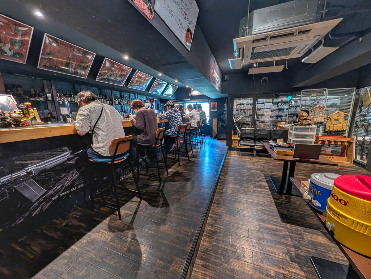 那覇「麺狂浪人 卍」 店内