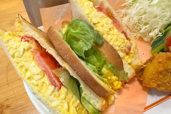 北谷「コメダ珈琲」で昼コメプレート！ たまとまレタスサンド＆アイスコーヒー