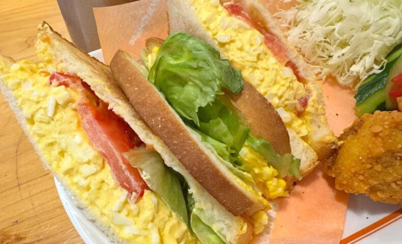 北谷「コメダ珈琲」で昼コメプレート！ たまとまレタスサンド＆アイスコーヒー