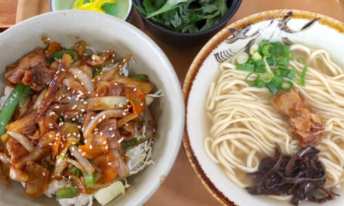 沖縄的町中華!? 那覇・港町「本家 亀そば」で沖縄そば付 あぐー生姜焼き丼