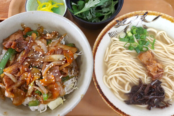 沖縄的町中華!? 那覇・港町「本家 亀そば」で沖縄そば付 あぐー生姜焼き丼