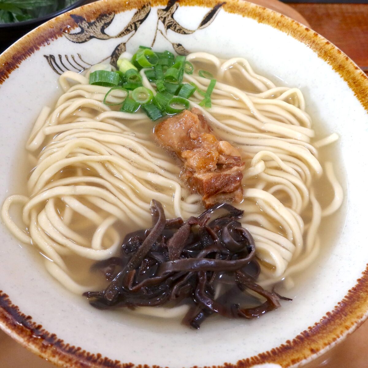 あぐー出汁の沖縄そば