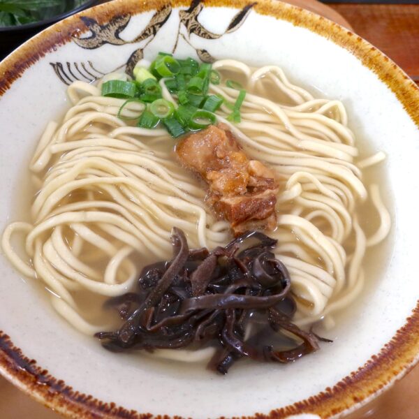 あぐー出汁の沖縄そば