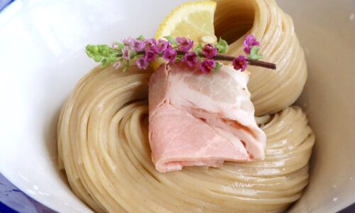 浦添・港川外人住宅「サンチクジュ港川」でめちゃウマい昆布水つけ麺 醤油 肉盛りアゲイン