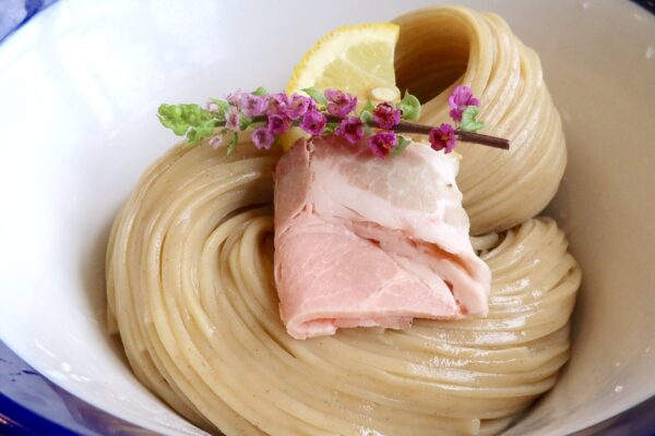 浦添・港川外人住宅「サンチクジュ港川」でめちゃウマい昆布水つけ麺 醤油 肉盛りアゲイン