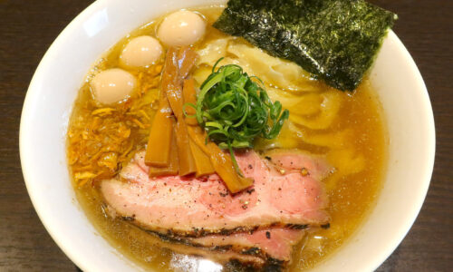 那覇「麺狂浪人 卍」でトリュフオイル香る鯛煮干塩蕎麦