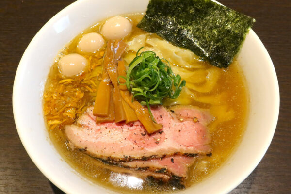 那覇「麺狂浪人 卍」でトリュフオイル香る鯛煮干塩蕎麦