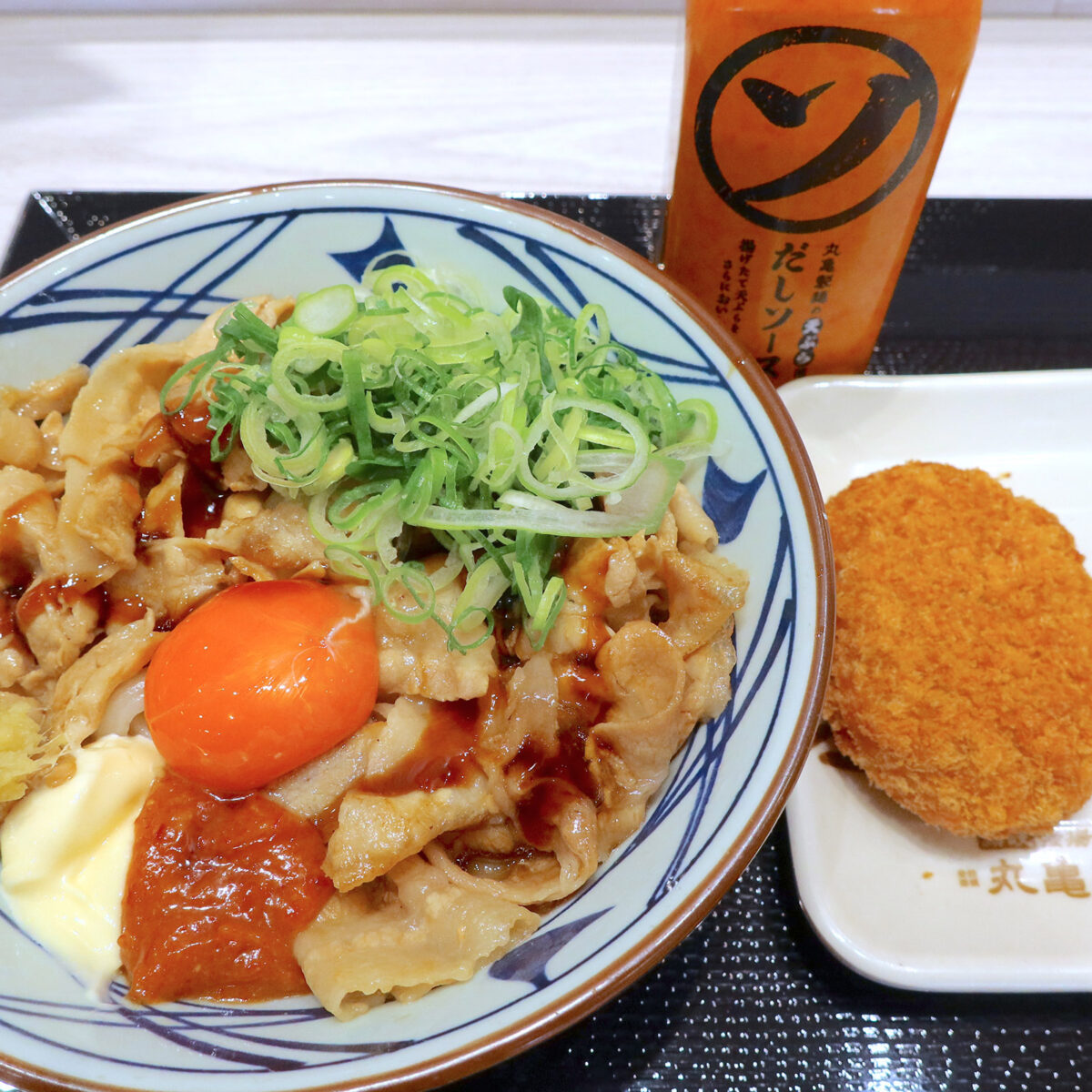 こく旨 豚玉ぶっかけ冷並（890円）＋コロッケ（150円）