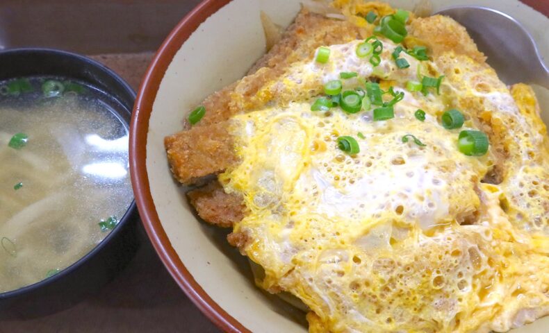 ザ・沖縄食堂な「我如古そば (がねこそば)」でミニそば付きカツ丼