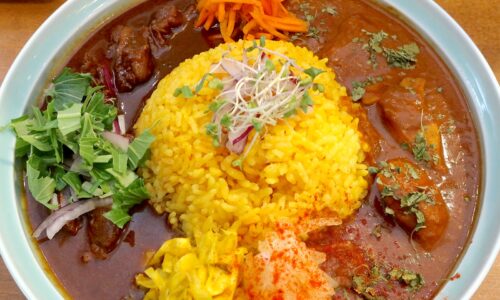 那覇・安里「ヤマナカリー別邸」で石垣牛すじの芳醇魯肉カレー&県産鶏だしの旨み仕立てチキンカレー