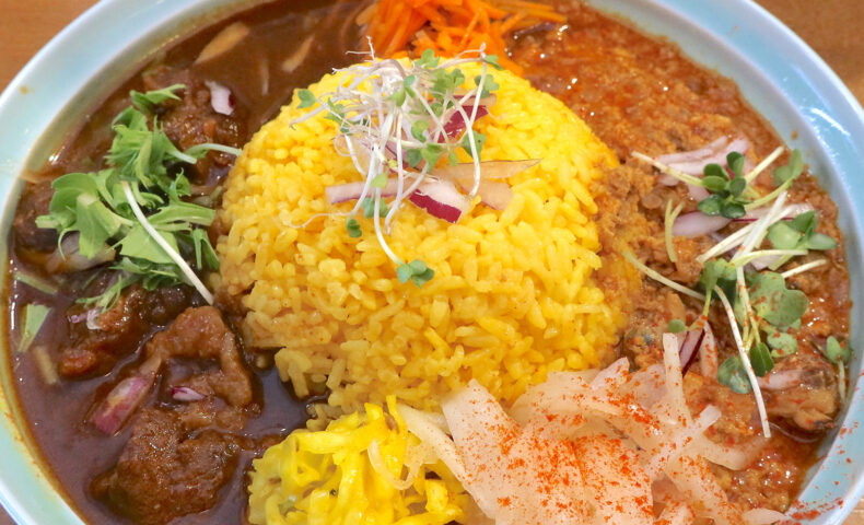 那覇・安里「ヤマナカリー別邸」で石垣牛すじの芳醇魯肉カレー&きざみ帆立と浅利の鶏キーマ