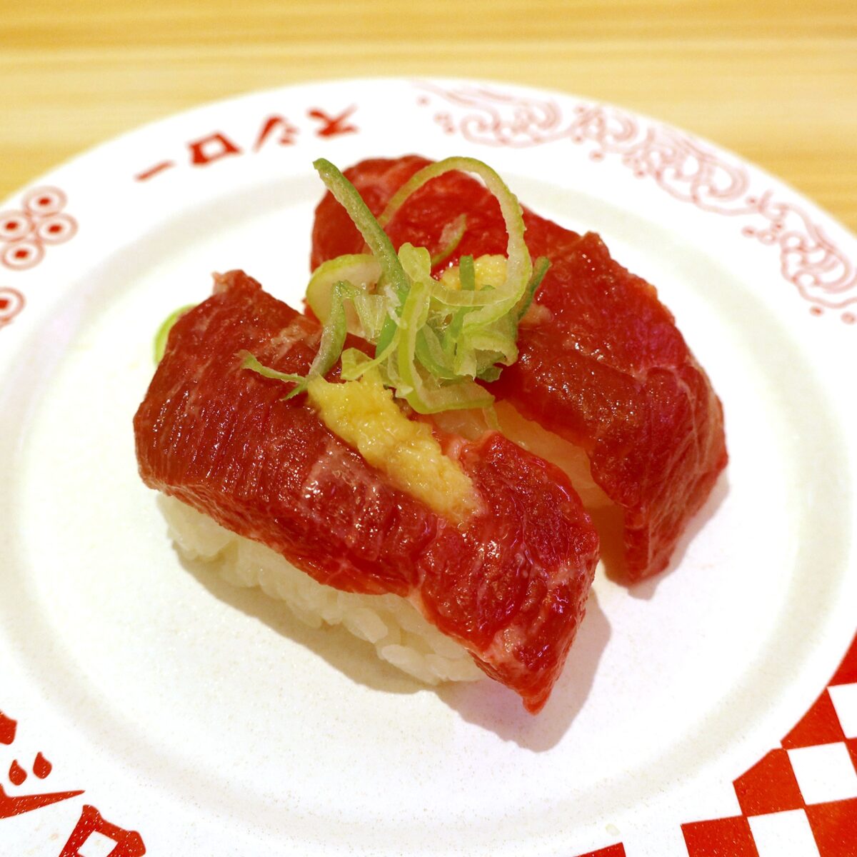 馬刺しにぎり（360円）