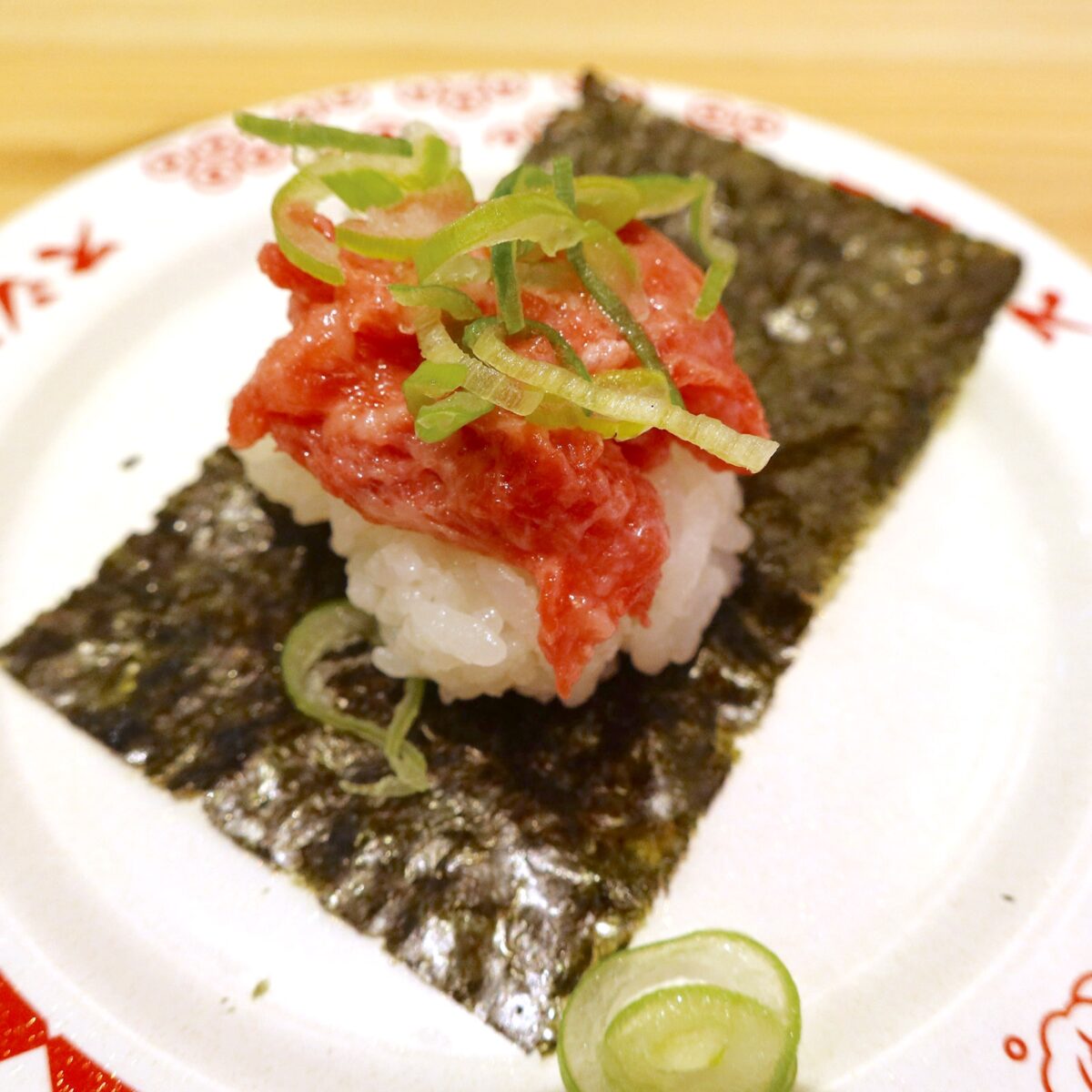 馬刺しねぎとろ包み（120円）