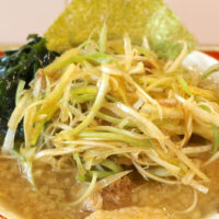 宜野湾「麺と飯ソウハチヤ がろんちゃん店」でラーショリスペクトなネギラーメン＆半チャーハン