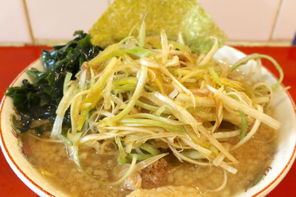宜野湾「麺と飯ソウハチヤ がろんちゃん店」でラーショリスペクトなネギラーメン＆半チャーハン