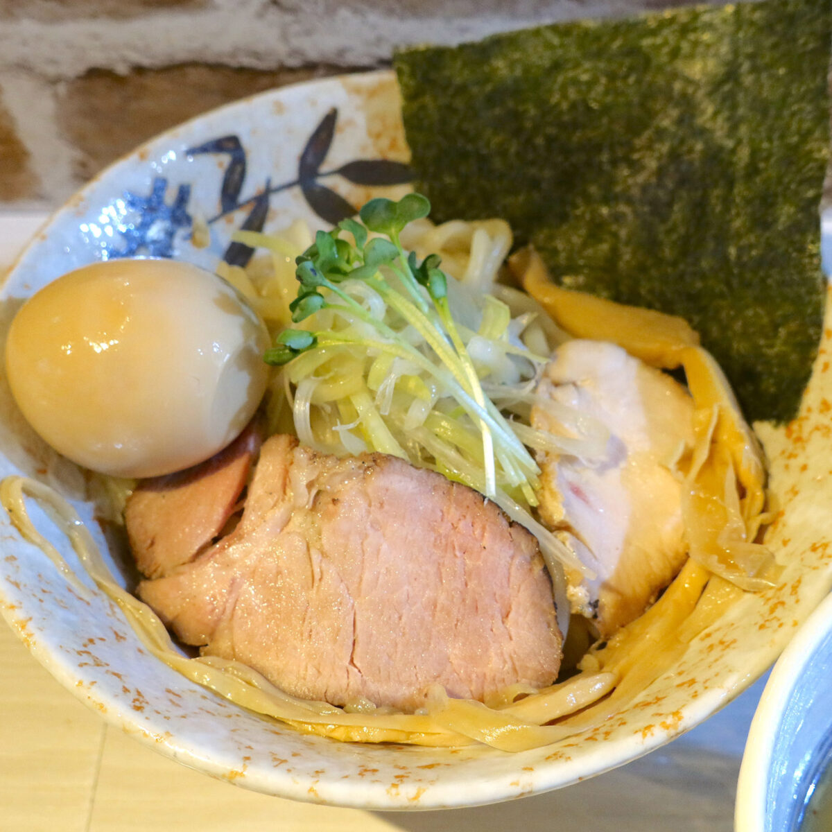 お肉が２枚、海苔が１枚