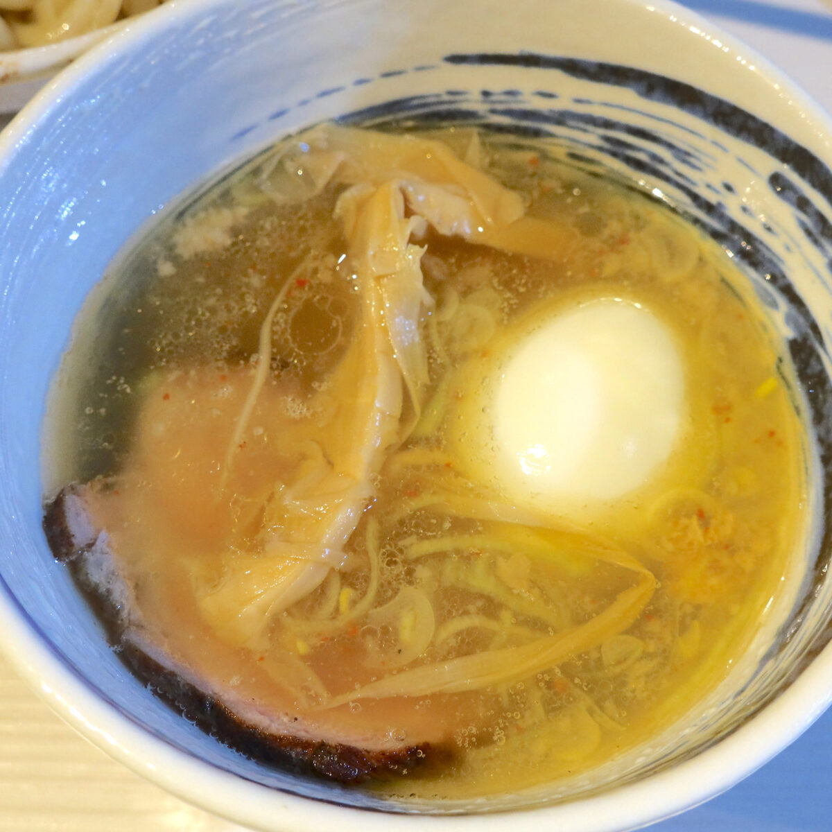 ゆで卵はつけダレに