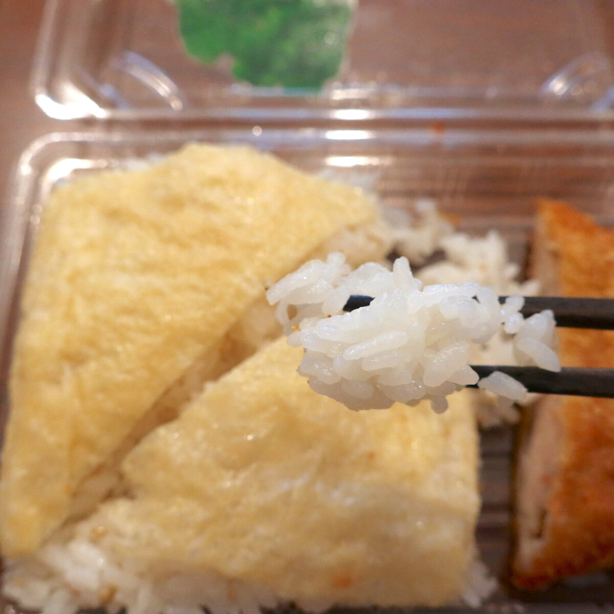 ご飯は食べづらいかも