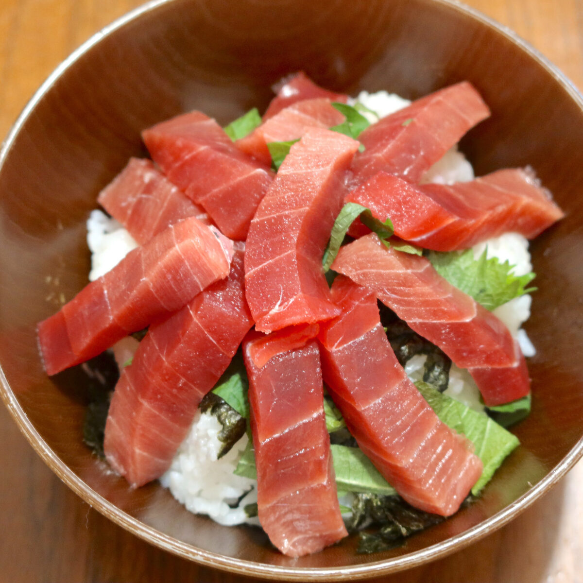 天然生本マグロの中トロ鉄火丼