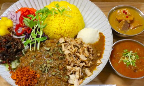 那覇「大道CurryChan」で骨付きチキンスパイスカレーと２種類のカレーセット
