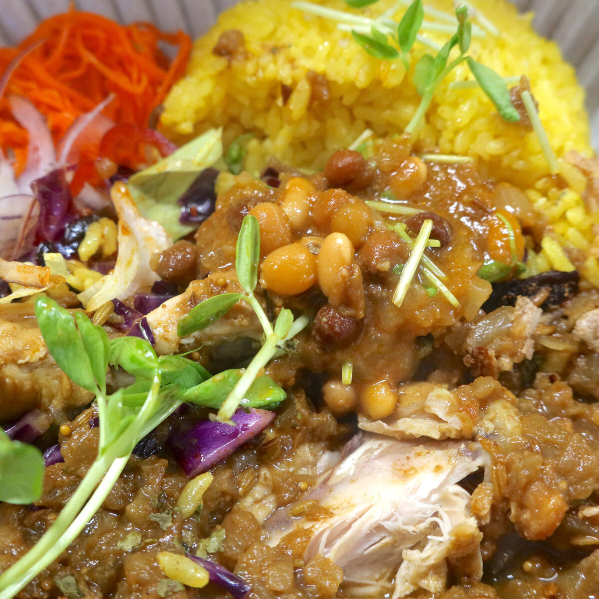 豆のカレーをかけて