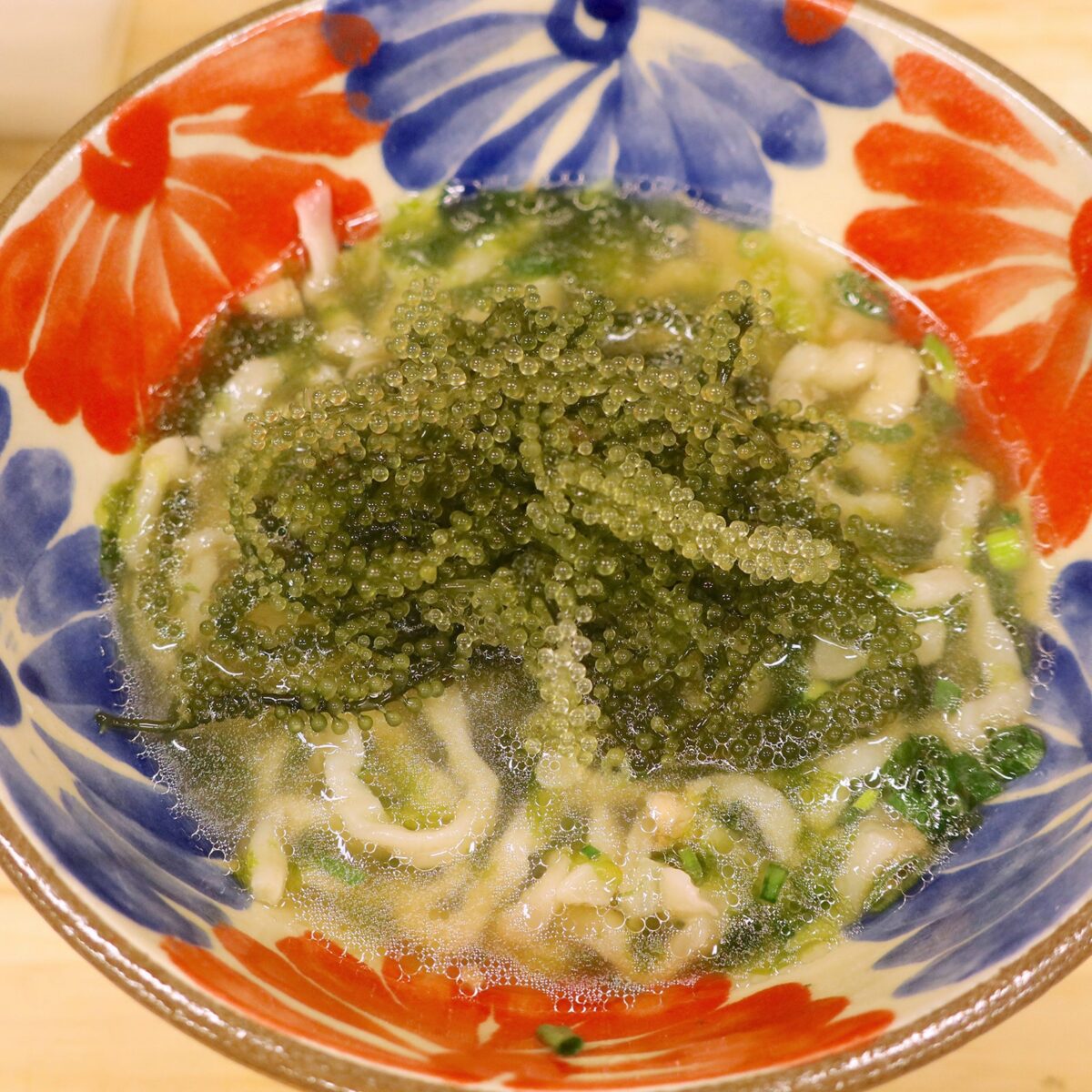 海ぶどうをのせて