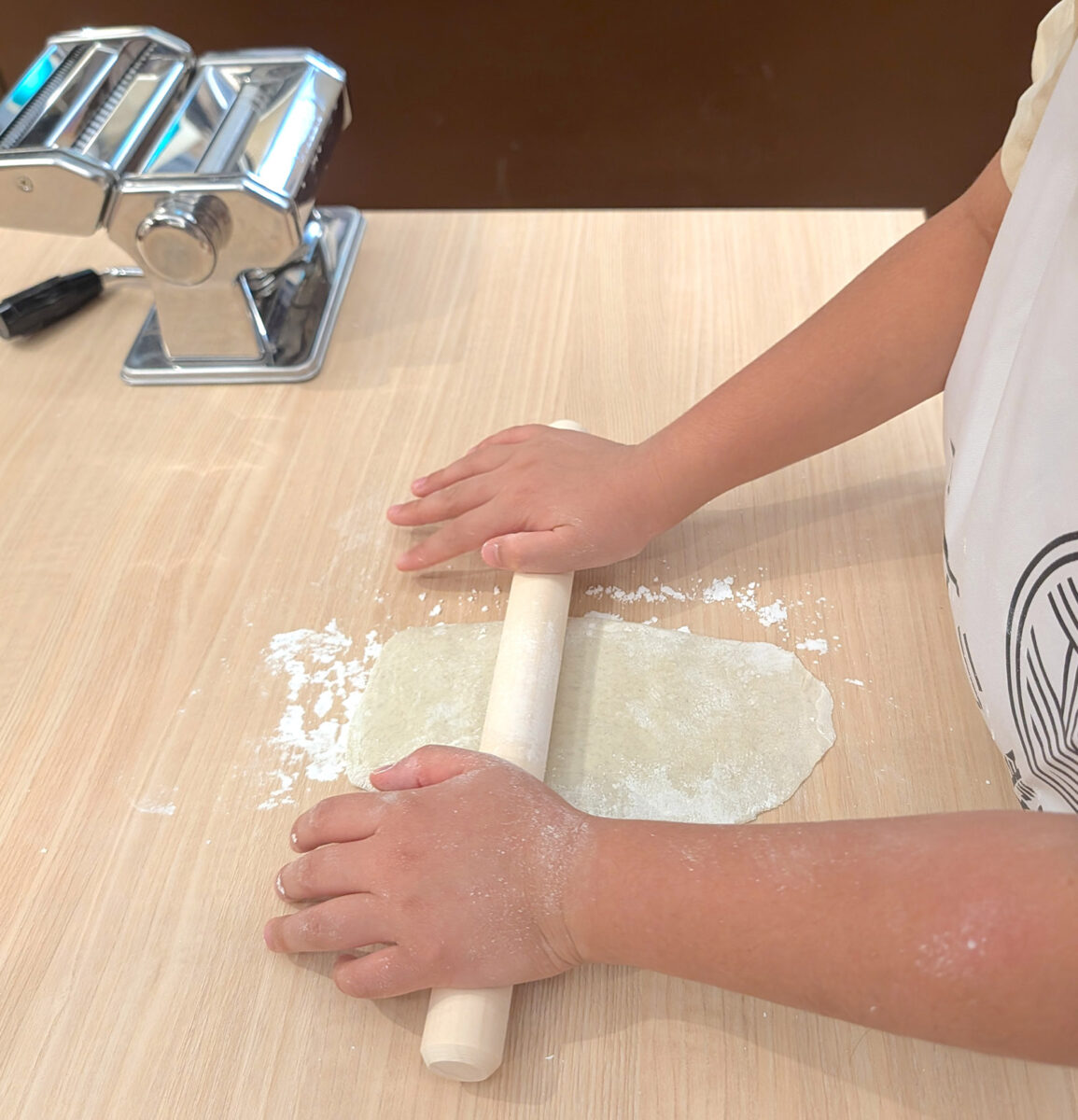 麺棒でのばして…