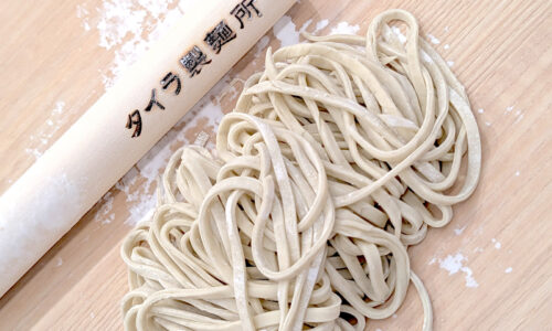 国際通り「沖縄そば作り体験工房 タイラ製麺所」で沖縄そば作りをして、沖縄そばを食べてみた。