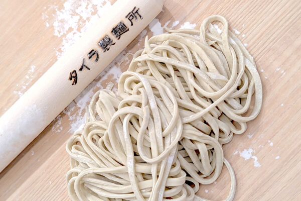 国際通り「沖縄そば作り体験工房 タイラ製麺所」で沖縄そば作りをして、沖縄そばを食べてみた。