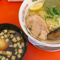 那覇「赤ひげラーメン」で茄子の煮浸しがおいしい！ 限定・昆布水つけ麺（醤油味）