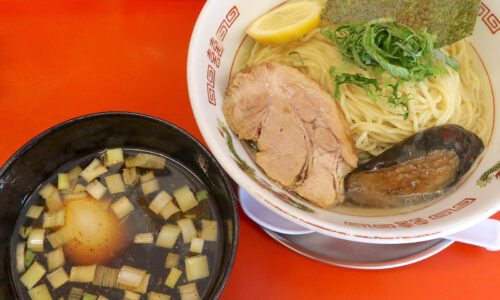 那覇「赤ひげラーメン」で茄子の煮浸しがおいしい！ 限定・昆布水つけ麺（醤油味）
