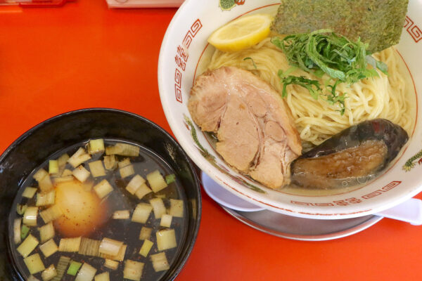 那覇「赤ひげラーメン」で茄子の煮浸しがおいしい！ 限定・昆布水つけ麺（醤油味）