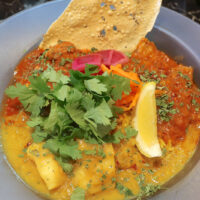 那覇「ONE TWO CURRY OKINAWA」ですっきりバスマティライスの３種盛りカレー