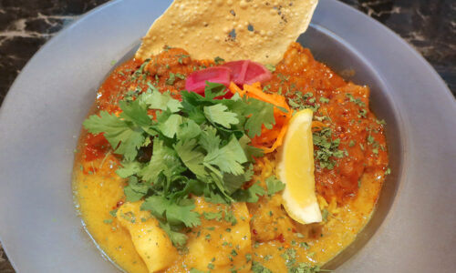 那覇「ONE TWO CURRY OKINAWA」ですっきりバスマティライスの３種盛りカレー