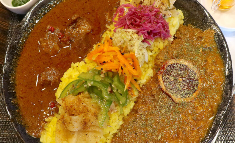 那覇・西町「Kenken Spice」でレモンのコンフィ香るターメリックジンジャーポークカレー＆やんばるポークビンダルー