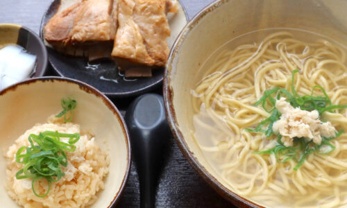 那覇「鯛だし沖縄そば 磯ノ宮」でクリアなスープが美味しい鯛だしソーキそば＆鯛めし茶漬け