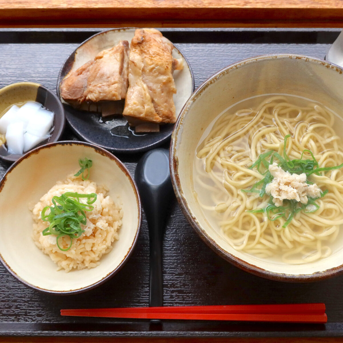 鯛だしソーキそば 鯛めし付き(1,300円)