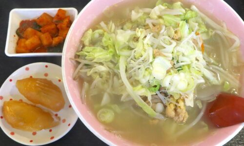 那覇の町中華「餃子の天龍」でタンメン＆パーラーまっぴーの大東寿司