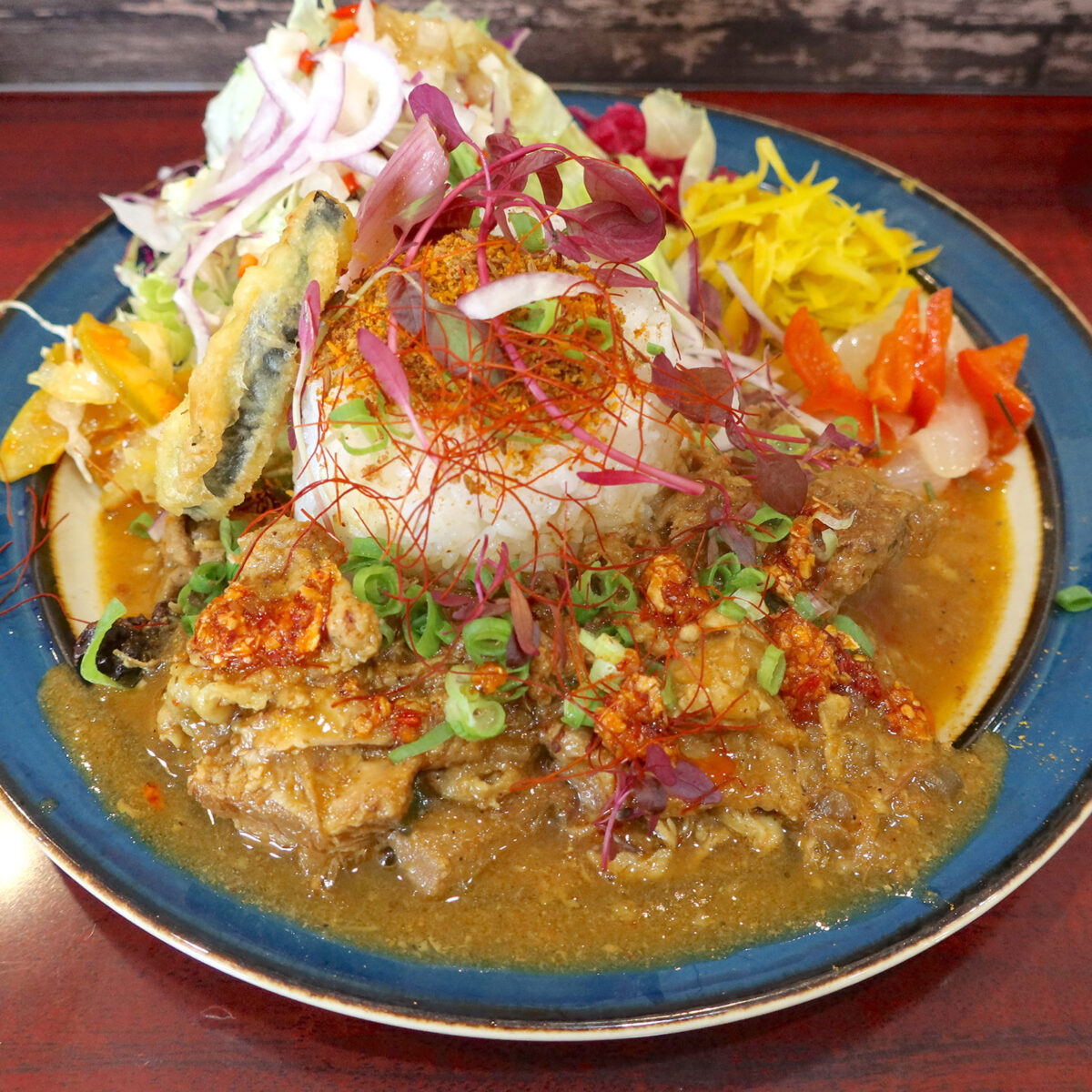 豚肉麻婆カレー サラダ・副菜付（1,300円）