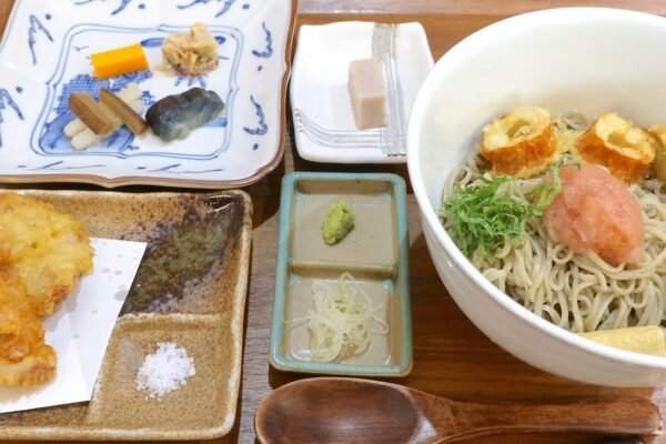 那覇・おもろまち「目白大村庵 那覇店」で夏にスッキリ！ 梅おろしそば＆鶏天