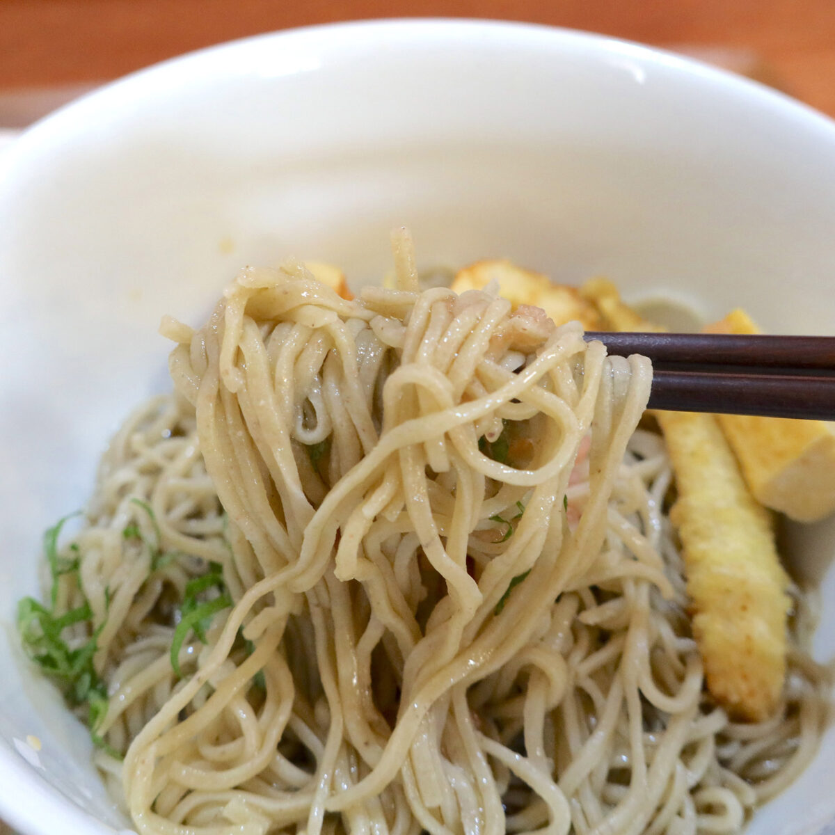細切りの蕎麦